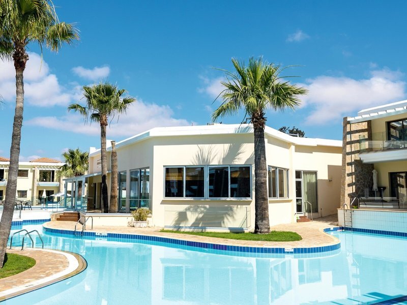 Entdecke das Traumhotel mit Swim-Up Zimmer Atlantica Aeneas Resort in Zypern