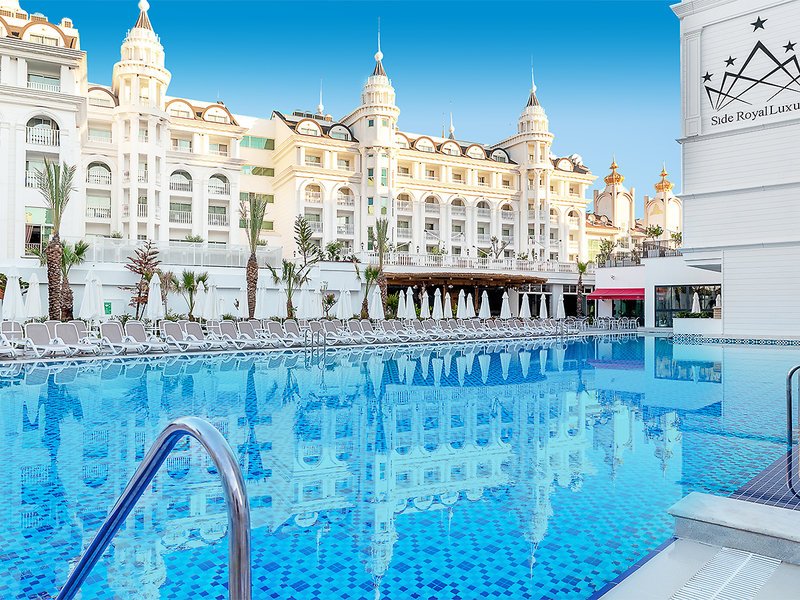 Entdecke das Traumhotel mit Swim-Up Zimmer Side Royal Style Hotel in der Türkei
