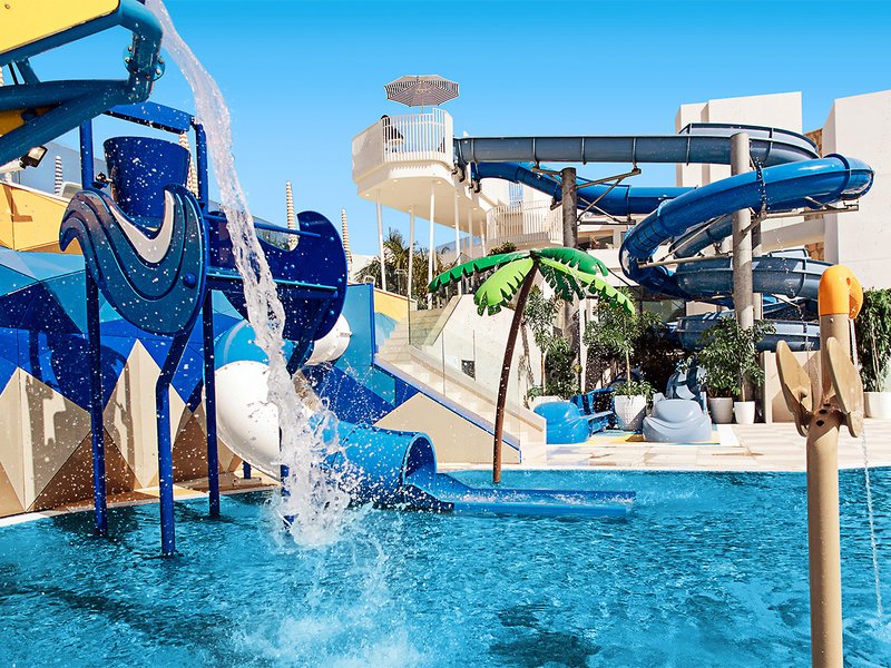 Das Hotel Servatur Puerto Azul gehört zu den 7 besten Hotels mit Wasserrutsche in Spanien