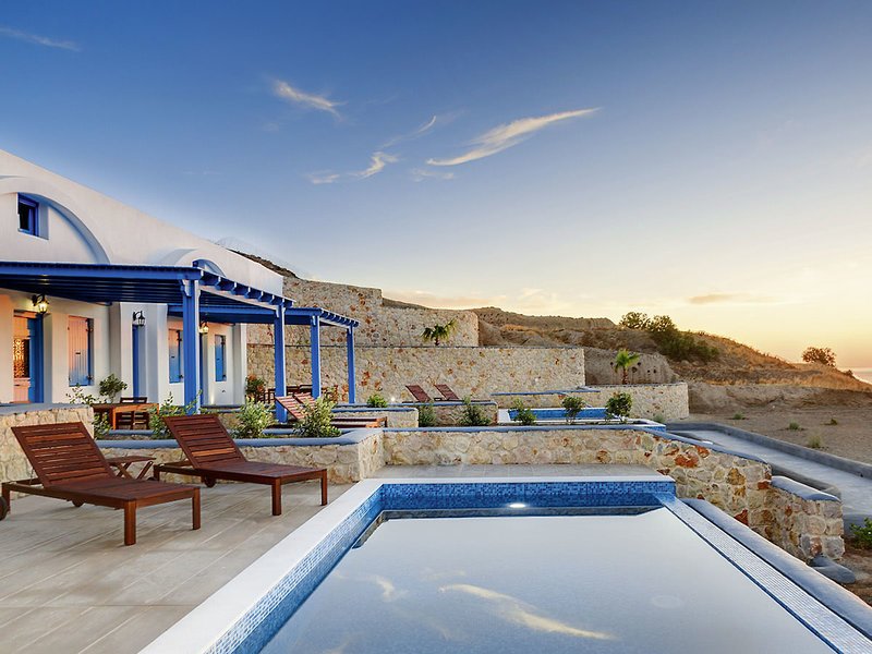 Traumhafte Hotels mit Privatpool auf Santorini findest du günstig auf Travioro