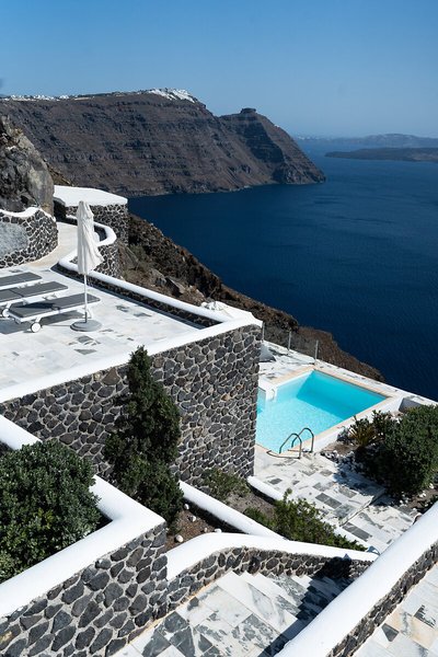 Auf Santorini warten tolle Hotels mit Privatpool auf dich