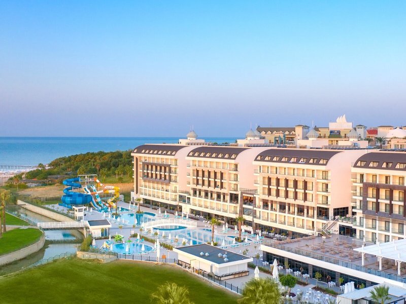 Die türkische Riviera im Diamond De Luxe Hotel & Spa jetzt mit Travioro günstig genießen