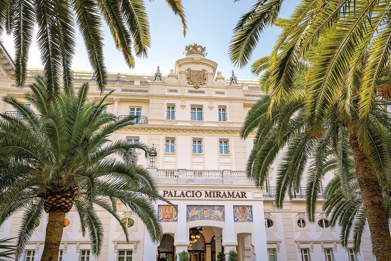 Buche die besten Angebote für deinen Frühbucher Urlaub in Spanien günstig bei Travioro