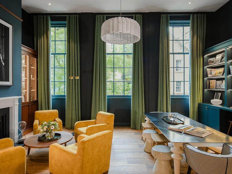 Entdecke die Top Hotels am Trendreiseziel 2025 Edinburgh und buche günstig deinen Traumurlaub mit Travioro